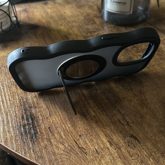 LuxyLemon Black Wavy Mirror MagSafe IPhone 14 Pro Max Case. - Picture 4 of 6